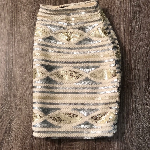 Tobi Ivory Allover Sequin Skirt 🔥 - Picture 5 of 6